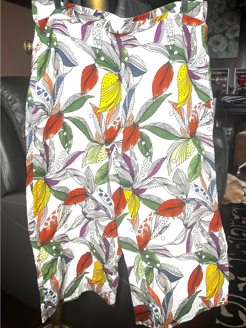 Chico's White Cropped Pants with Red, Yellow, Green & Purple Leaf Print